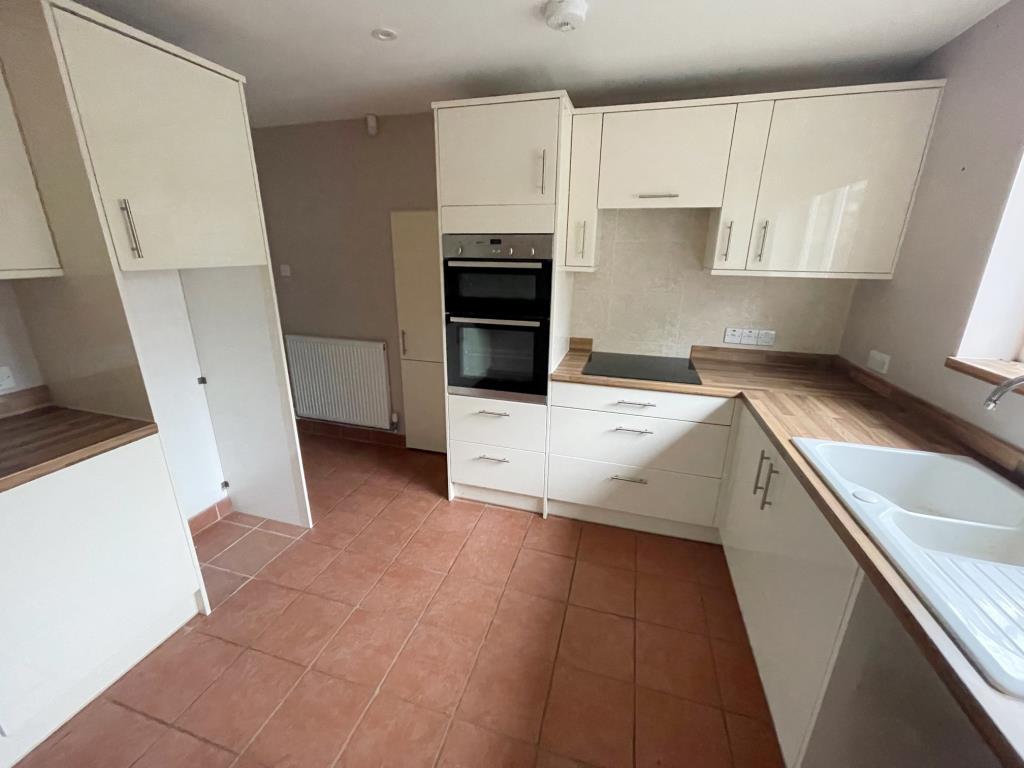 Lot: 2 - DETACHED FOUR BEDROOM CHALET BUNGALOW IN POPULAR VILLAGE - Kitchen